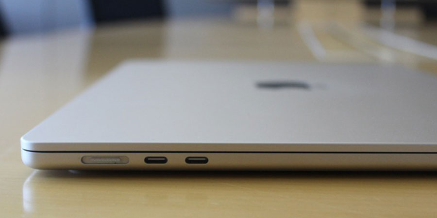 مقایسه درگاه اتصال لپ تاپ اپل مک بوک ایر 13 اینچ و 15 اینچ